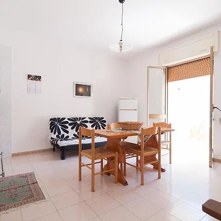 Lido Giovani Apartment *