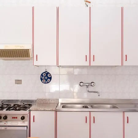 Lido Giovani Apartment *